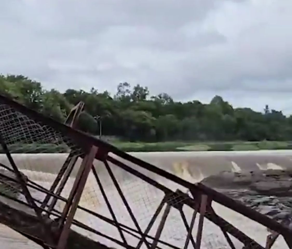 مصرع 6 سياح في حادث انهيار جسر قديم .. فيديو