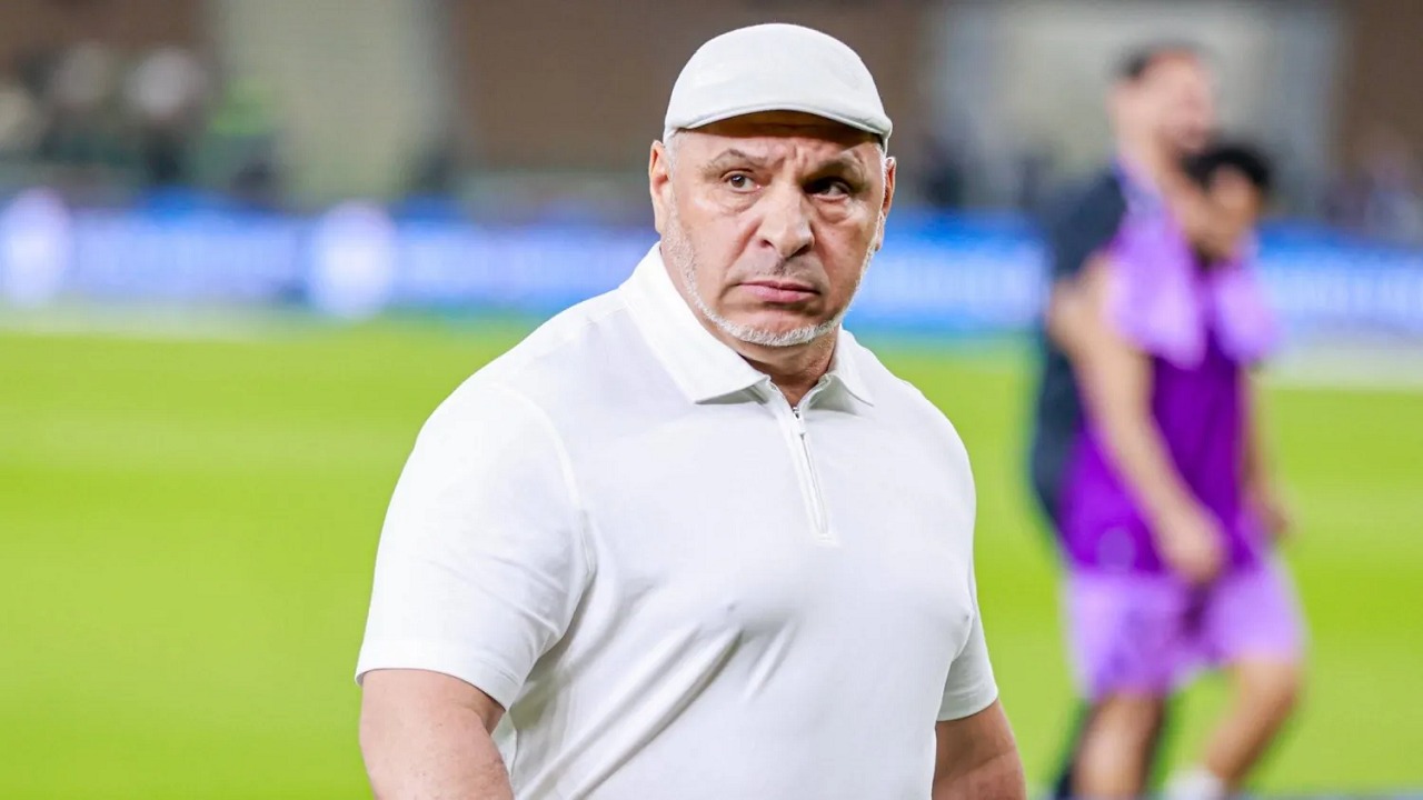بن زكري يقترب من قيادة منتخب عُمان