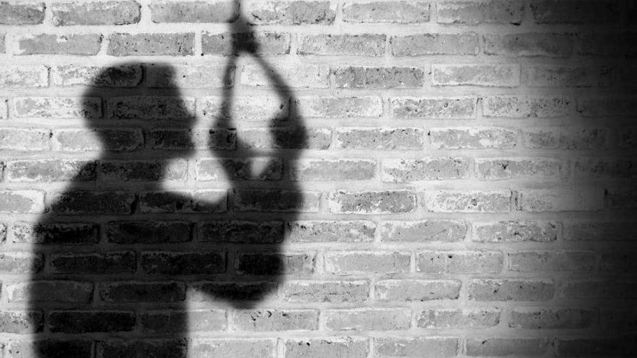 شاب ينهي حياته بعد رفض ابنة عمه الارتباط به