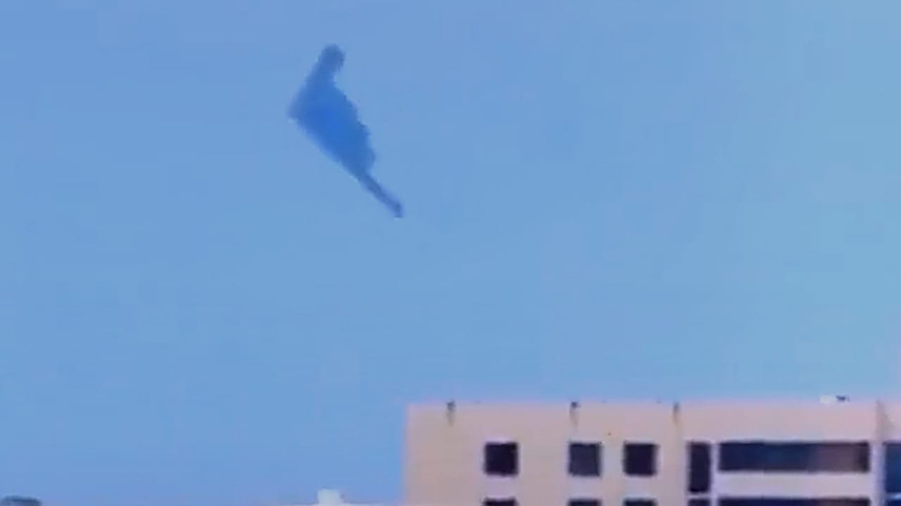لحظة عودة قاذفات B-2 سبيريت إلى قاعدة وايتمان الجوية في ميزوري  ..  فيديو