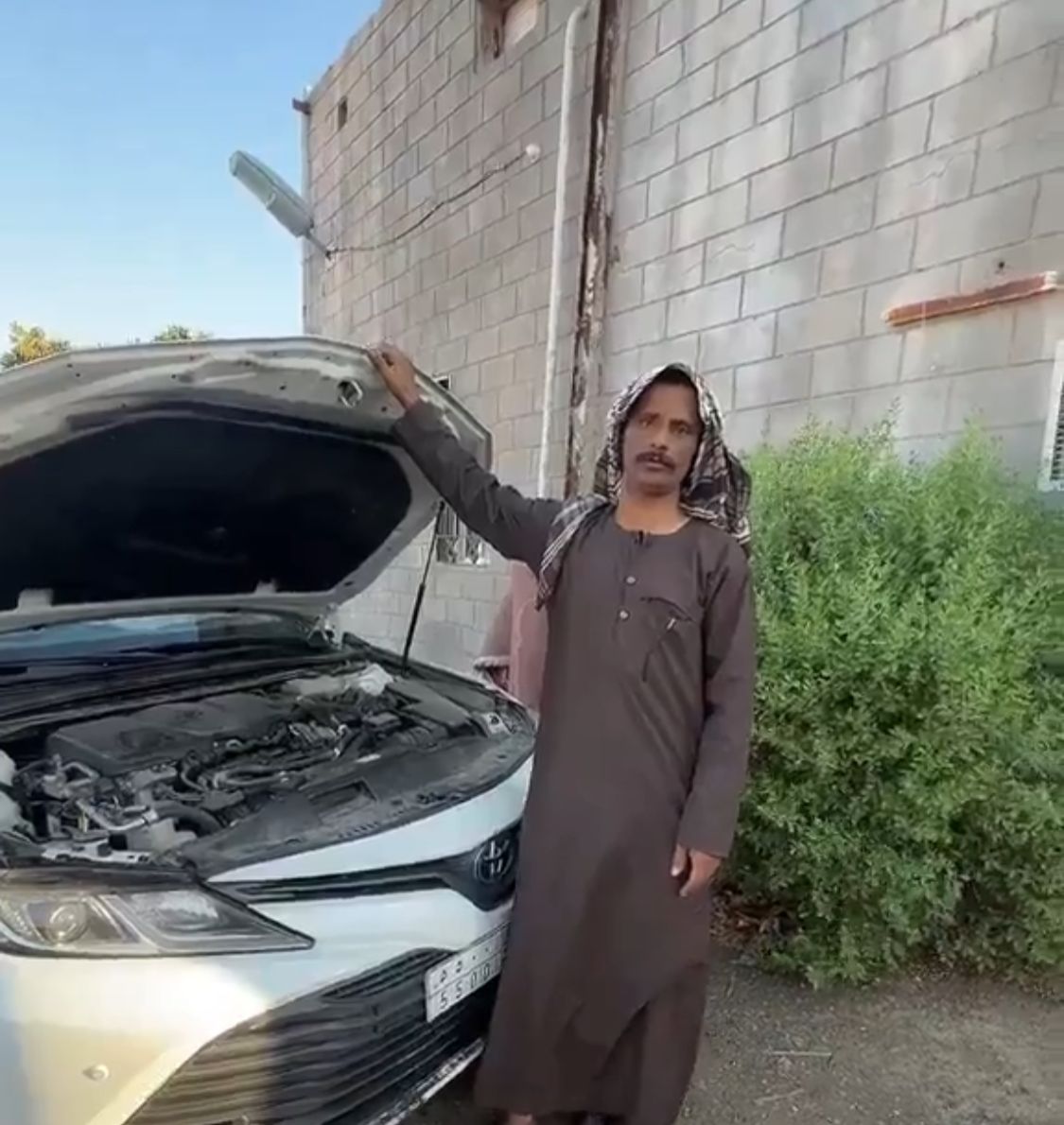 ميكانيكي يكشف السبب الرئيسي وراء ارتفاع حرارة السيارات .. فيديو