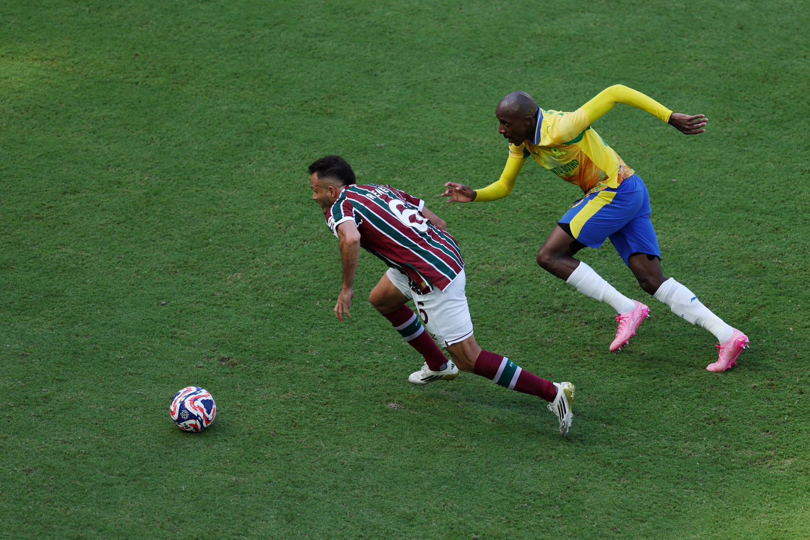 دورتموند وفلومينينسي يتأهلان إلى دور الـ16