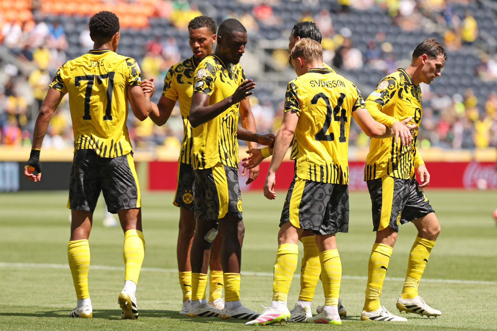 دورتموند وفلومينينسي يتأهلان إلى دور الـ16