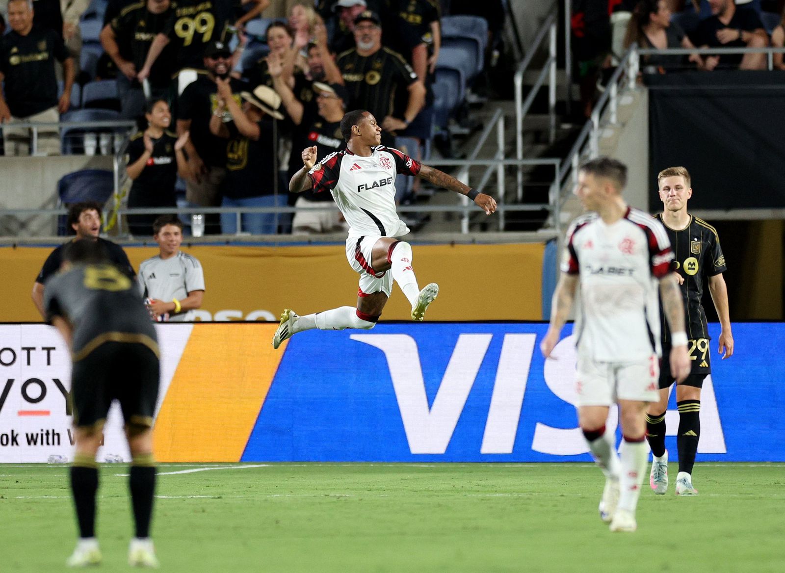 تشيلسي يكتسح الترجي بثلاثية ويتأهل مع فلامنجو إلى دور الـ16