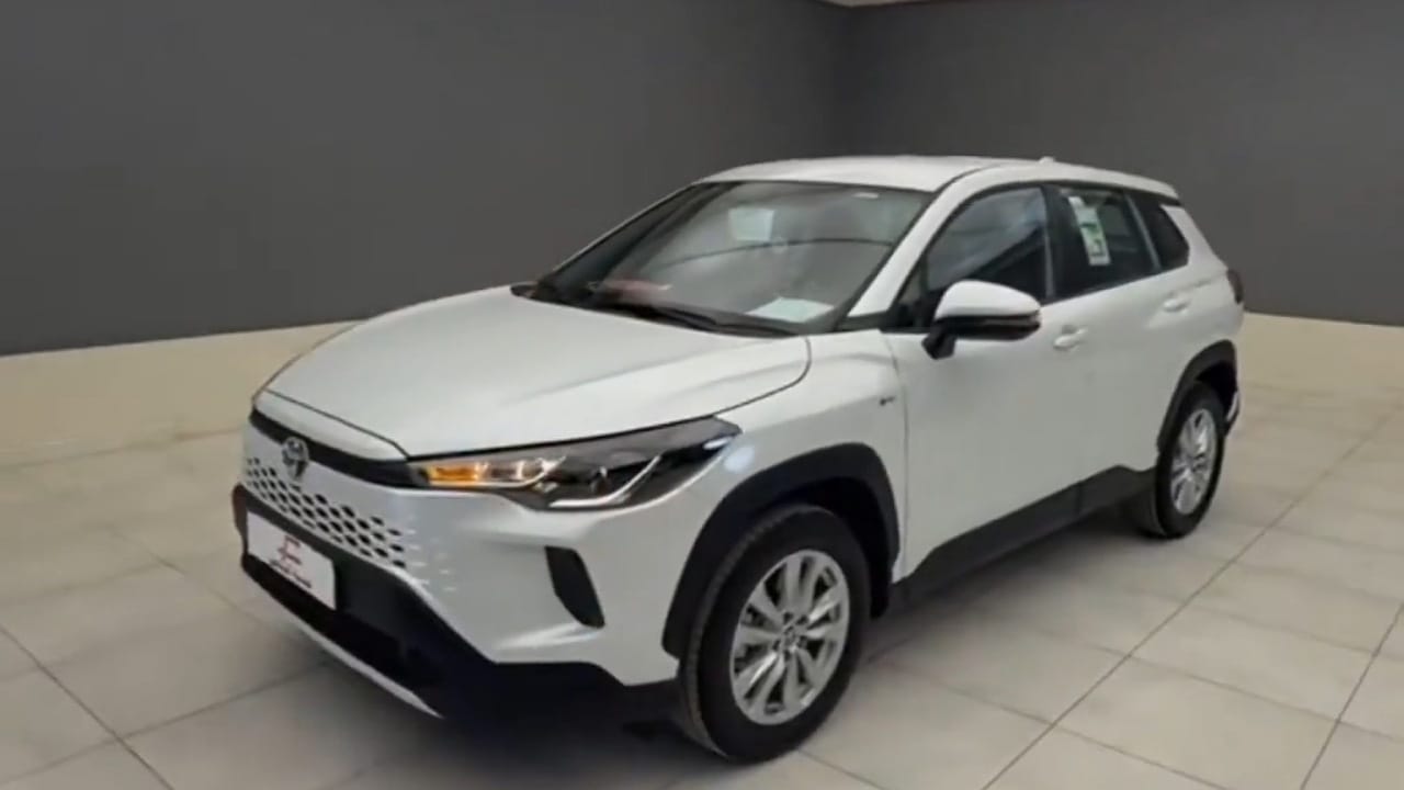 أبرز مواصفات وسعر تويوتا كورولا 2025 ..فيديو