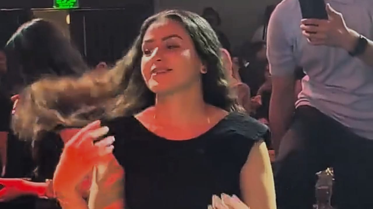 نيجار محمد: أنا ممثلة مش رقاصة بس المود خدني مع روبي  .. فيديو