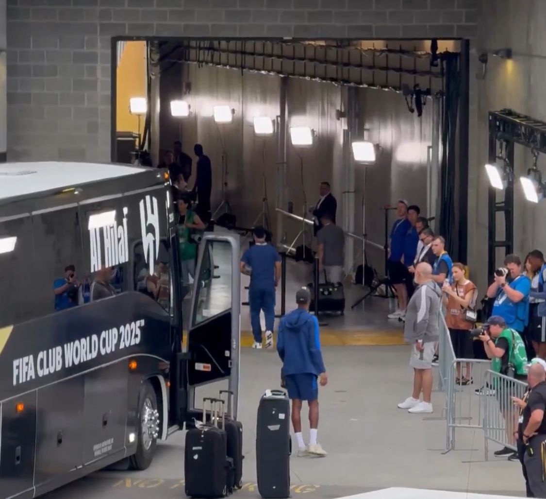 بعثة الهلال تصل إلى ملعب غيوديس بارك استعدادا لمواجهة باتشوكا .. فيديو