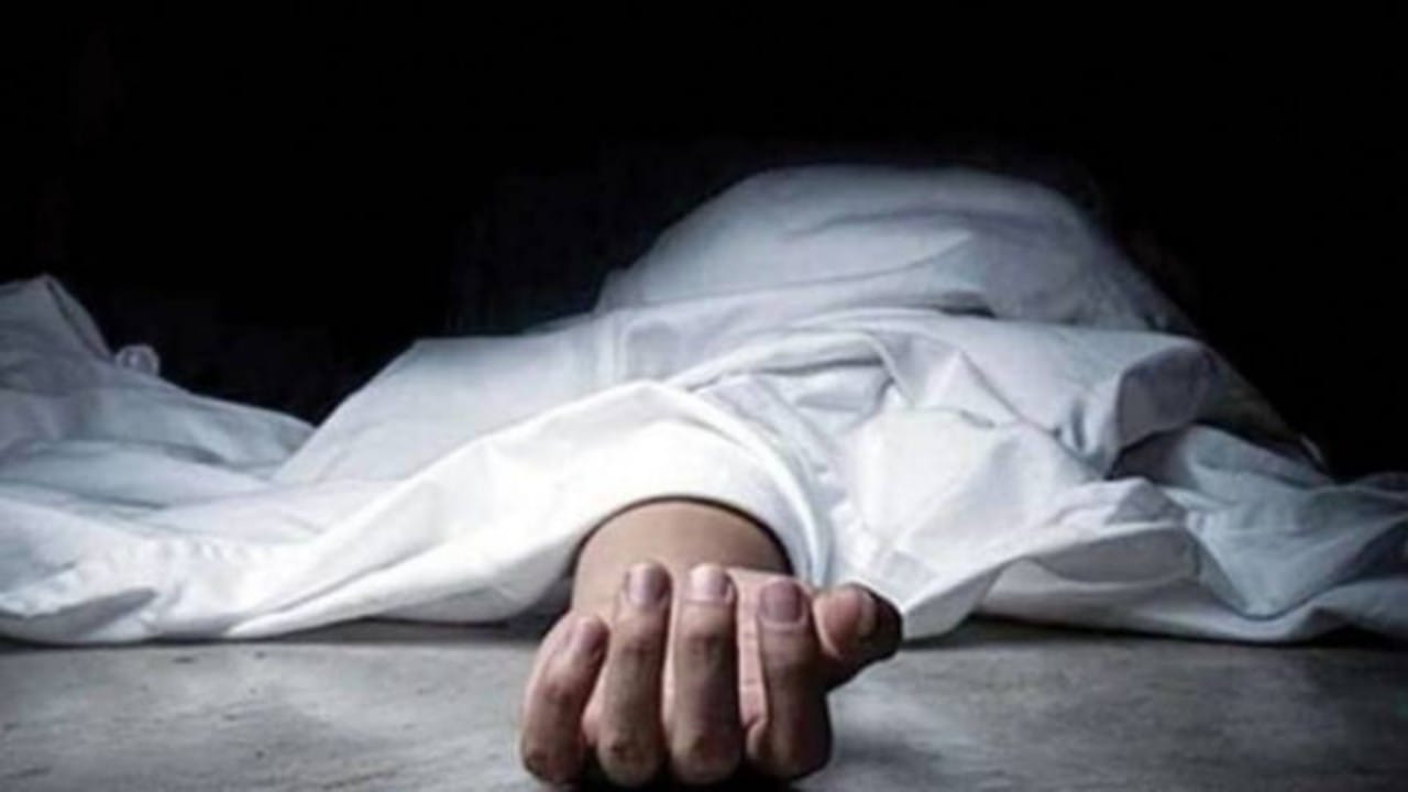 شاب ينهي حياة والديه بطريقة صادمة