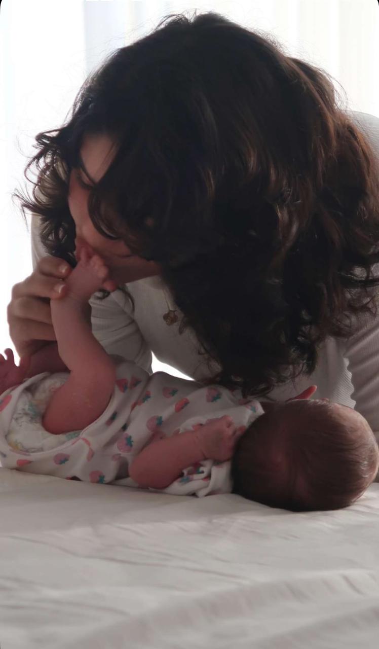 أصالة كامل تشارك صور دافئة مع عائلتها