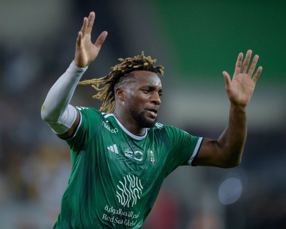 أولمبياكوس يضع شرطا ماليا لحسم صفقة ماكسيمان