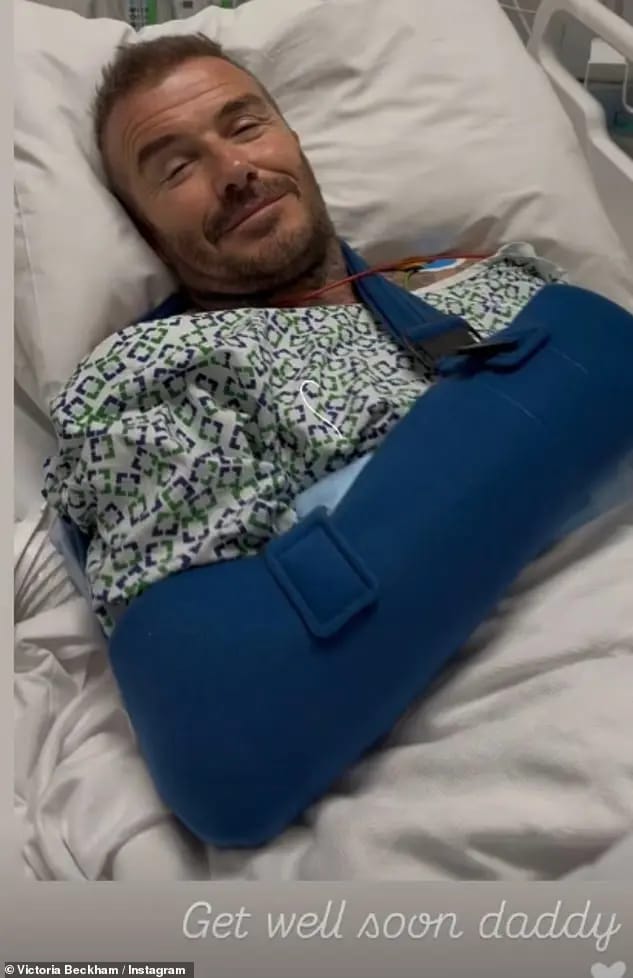 نقل بيكهام للمستشفى وظهوره بجبيرة يثير القلق .. صور