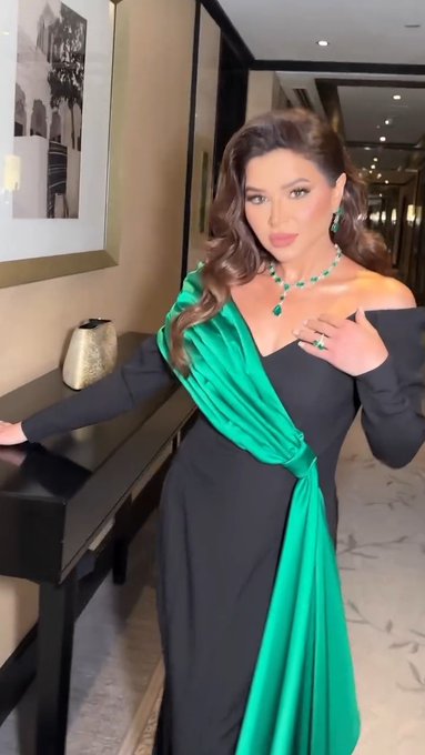 نهى نبيل تخطف الأنظار بالأخضر والأسود في حفل زفاف شيرين بيوتي .. صور