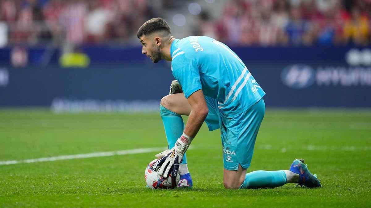 رسميًا .. برشلونة يحسم صفقة الحارس جوان غارسيا