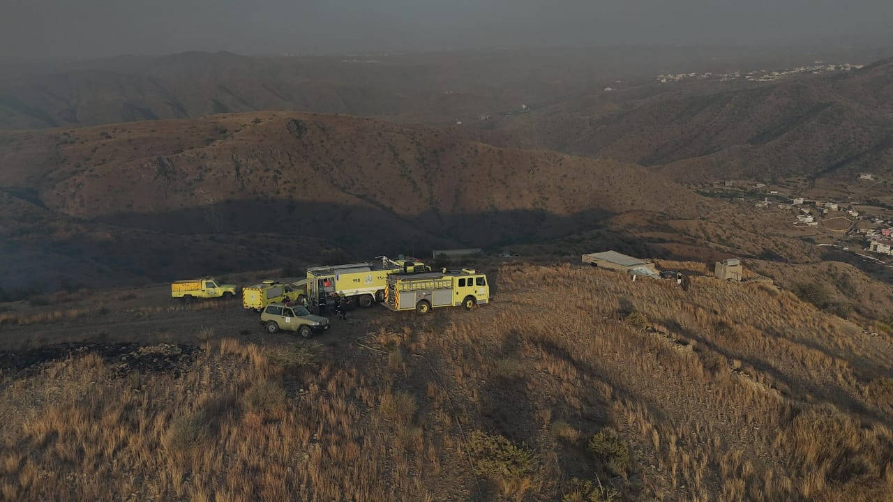 مدني بالباحة يباشر حريقا في أشجار وأعشاب بمحافظة المندق