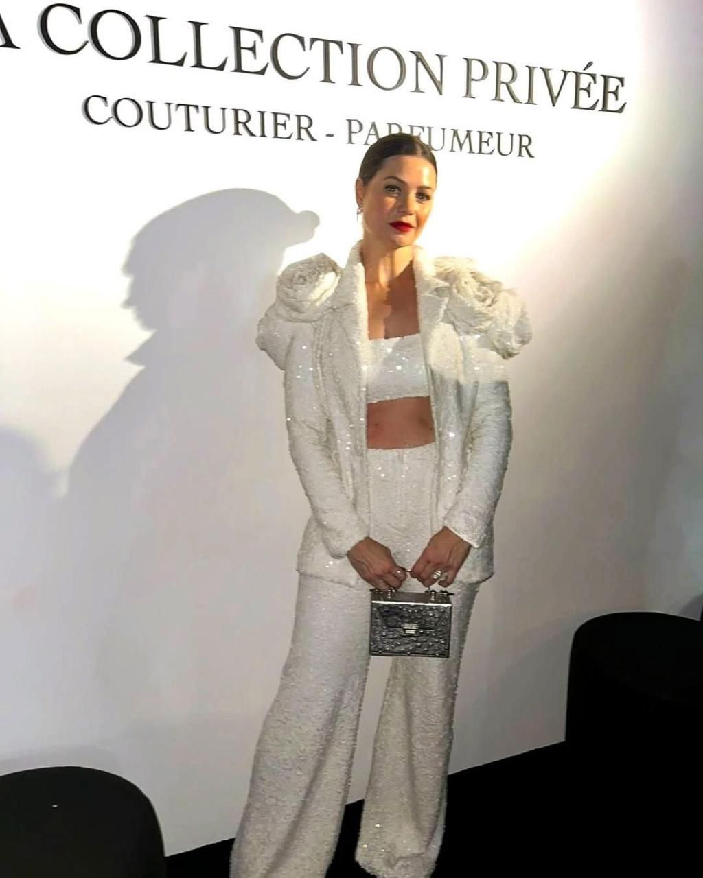 يسرا اللوزي تتعرض للانتقادات بسبب إطلالتها الجريئة في دبي