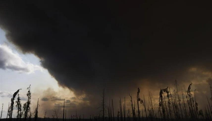 إجلاء 25 ألف شخص بسبب حرائق الغابات في كندا