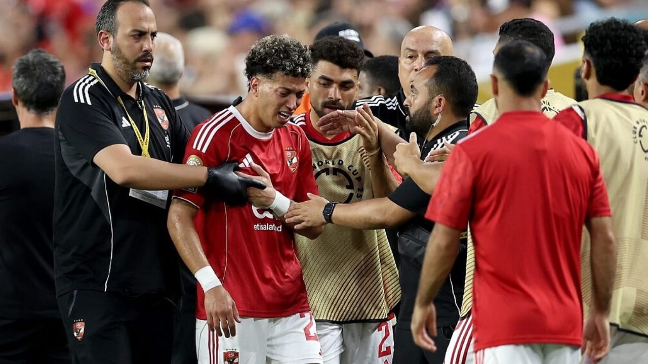 إمام عاشور يغادر بعثة الأهلي المصري