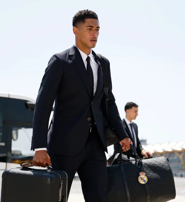 بعثة ريال مدريد تغادر إلى أمريكا .. صور