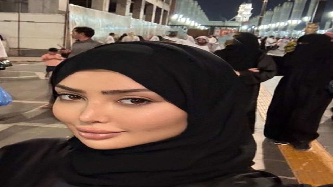 مروج الرحيلي بالحجاب الكامل في المسجد النبوي: &#8220;الحمد لله.. رب يتقبل صالح الأعمال&#8221;