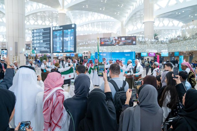 لحظة إقلاع أول رحلة لطيران ناس من بعد توقف دام أكثر من 10 سنوات.. فيديو