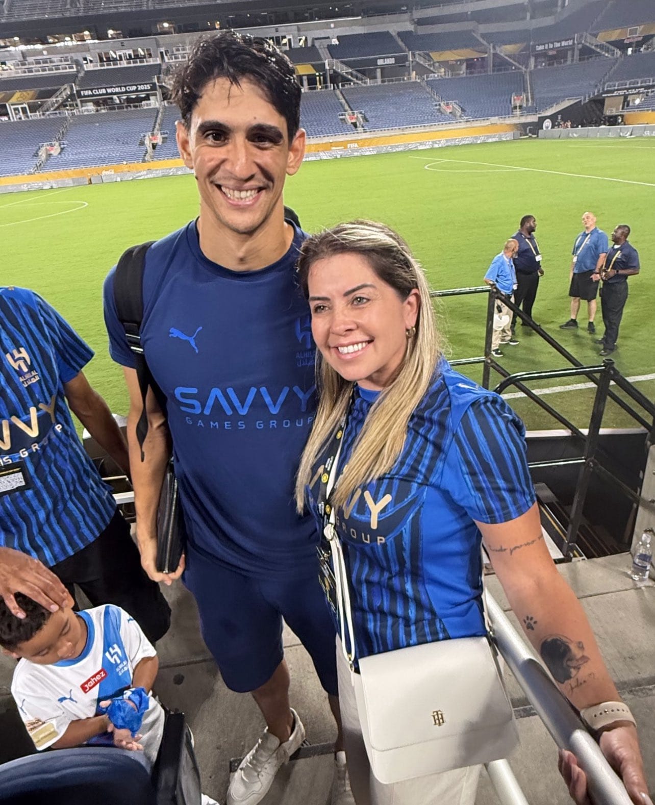 والدة مالكوم تشيد بياسين بونو: أفضل حارس