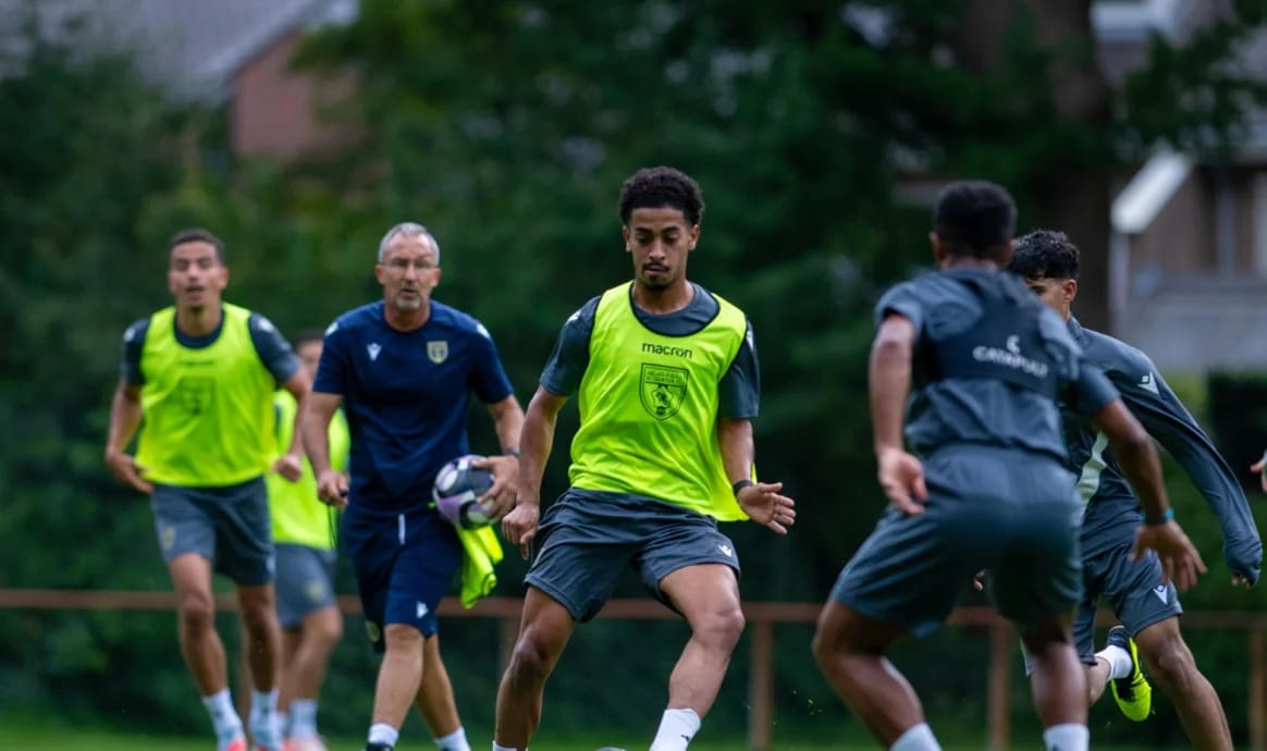 شاموسكا يغادر معسكر التعاون إثر وفاة والده