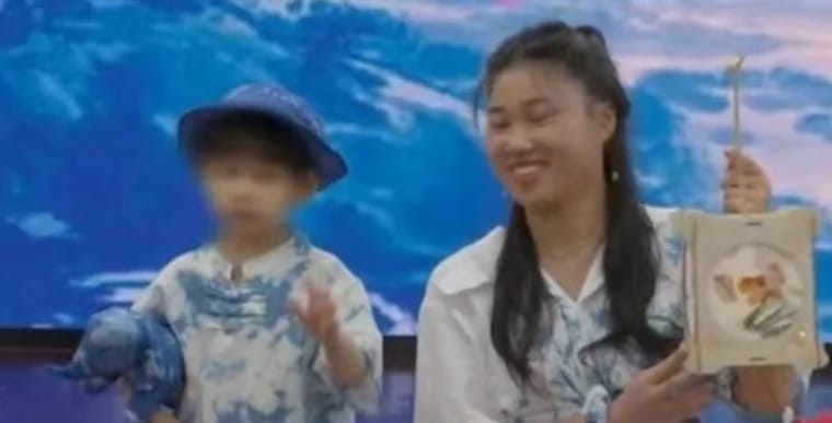 أم تبيع طفليها لشراء ملابس ودعم مشاهير البث المباشر