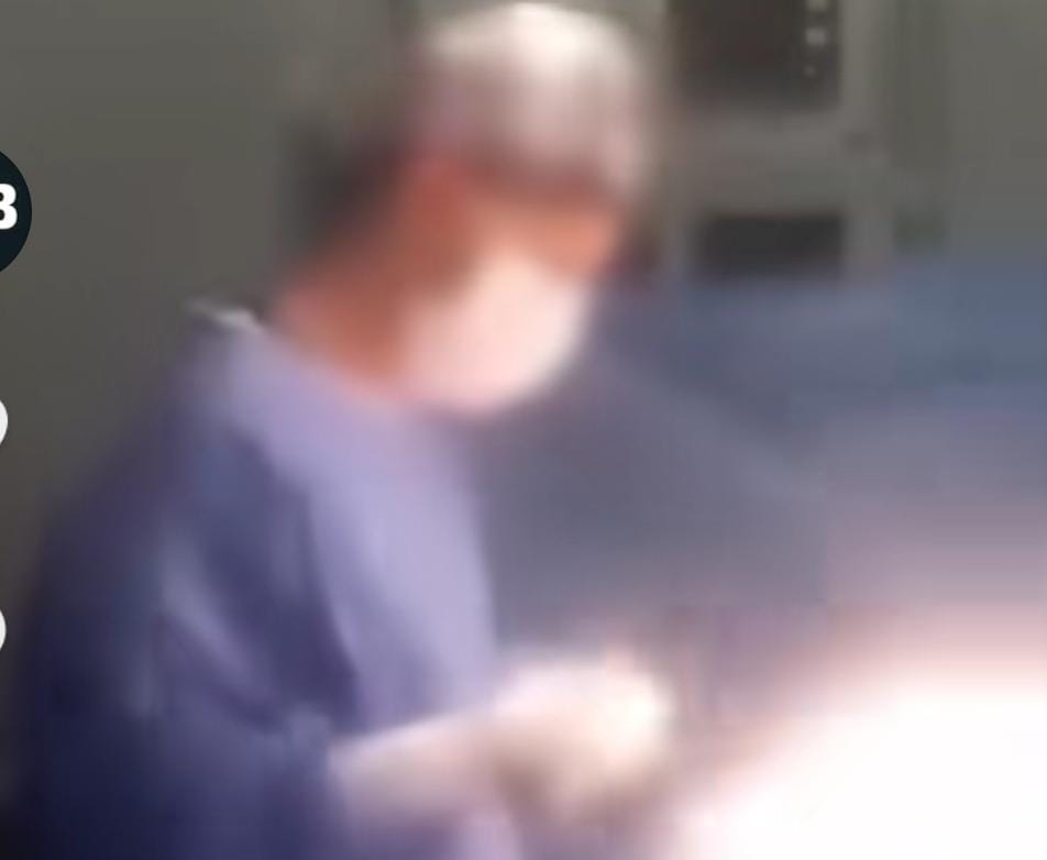 فريق طبي يرقص داخل غرفة عمليات يثير جدلا واسعا.. فيديو