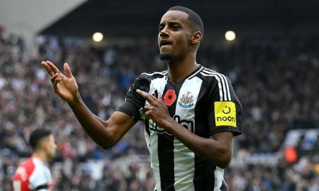 رغم تحركات الهلال.. نيوكاسل يحسم موقفه من إيزاك