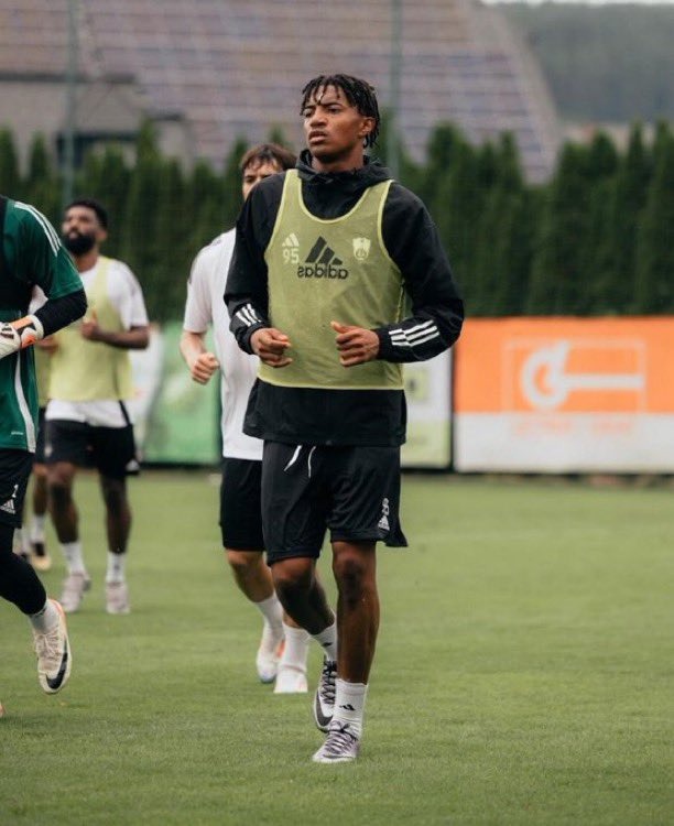 الأهلي يتراجع عن عقده التصاعدي مع فلاته