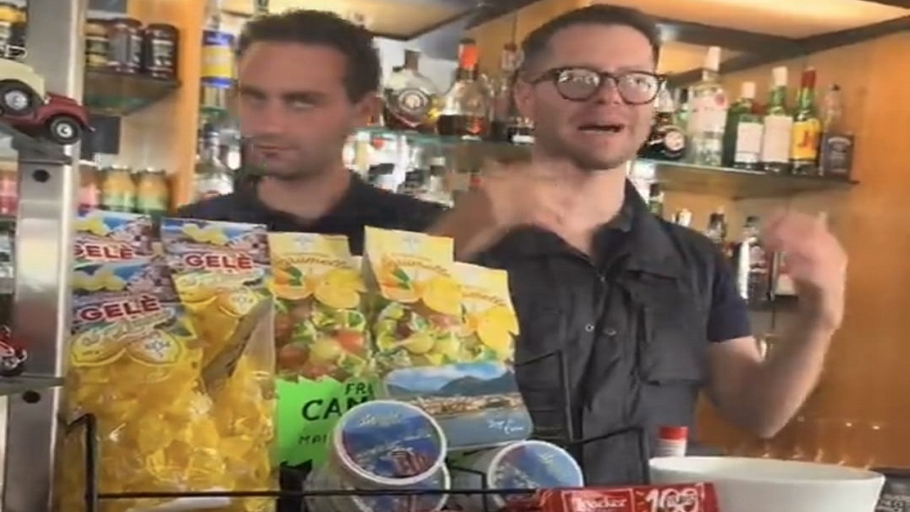 مشجع إيطالي يشيد بجماهير الاتحاد في كومو: حضور لافت باللون الأصفر.. فيديو