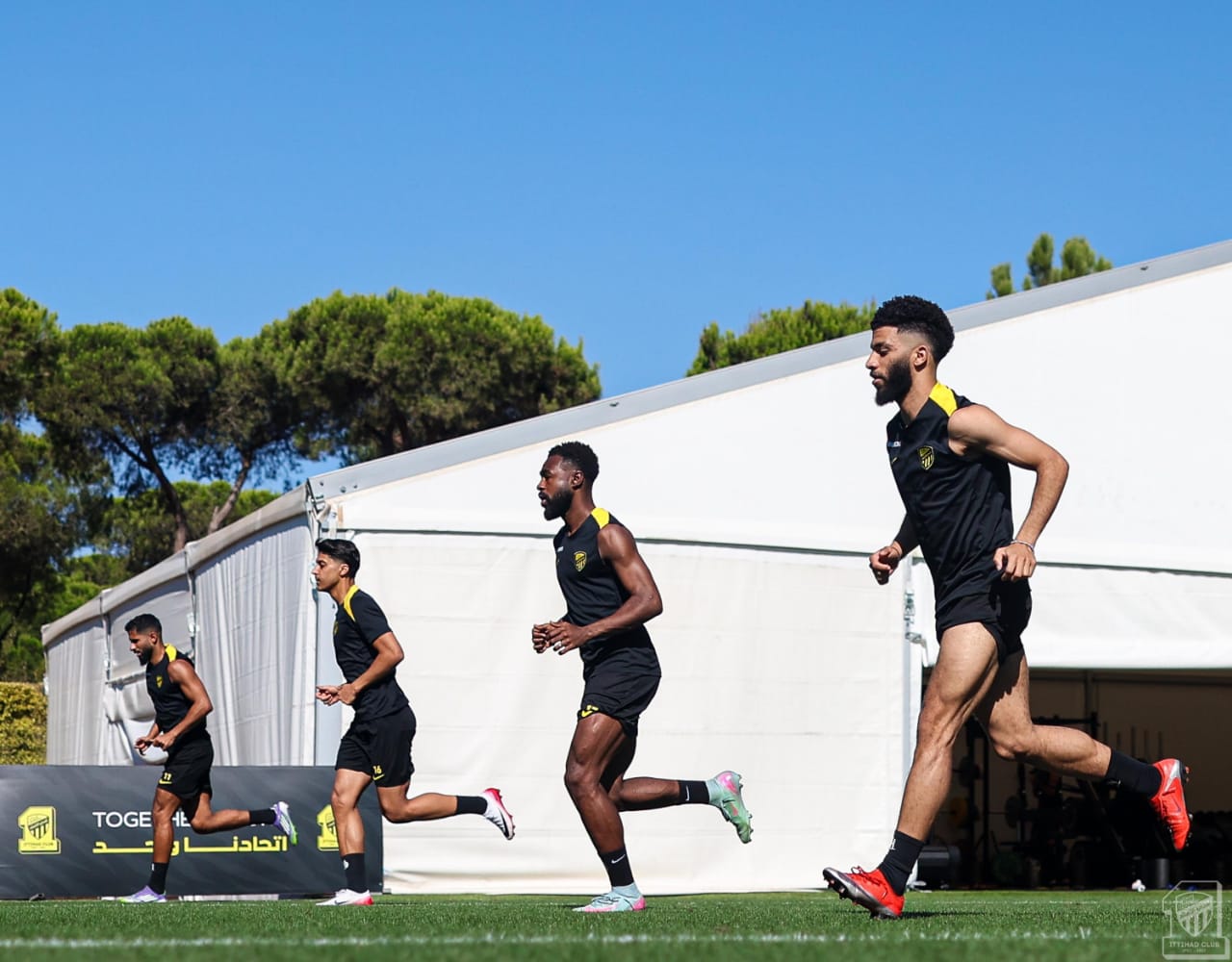 بلان يختبر لياقة خماسي الاتحاد قبل مواجهة فولهام