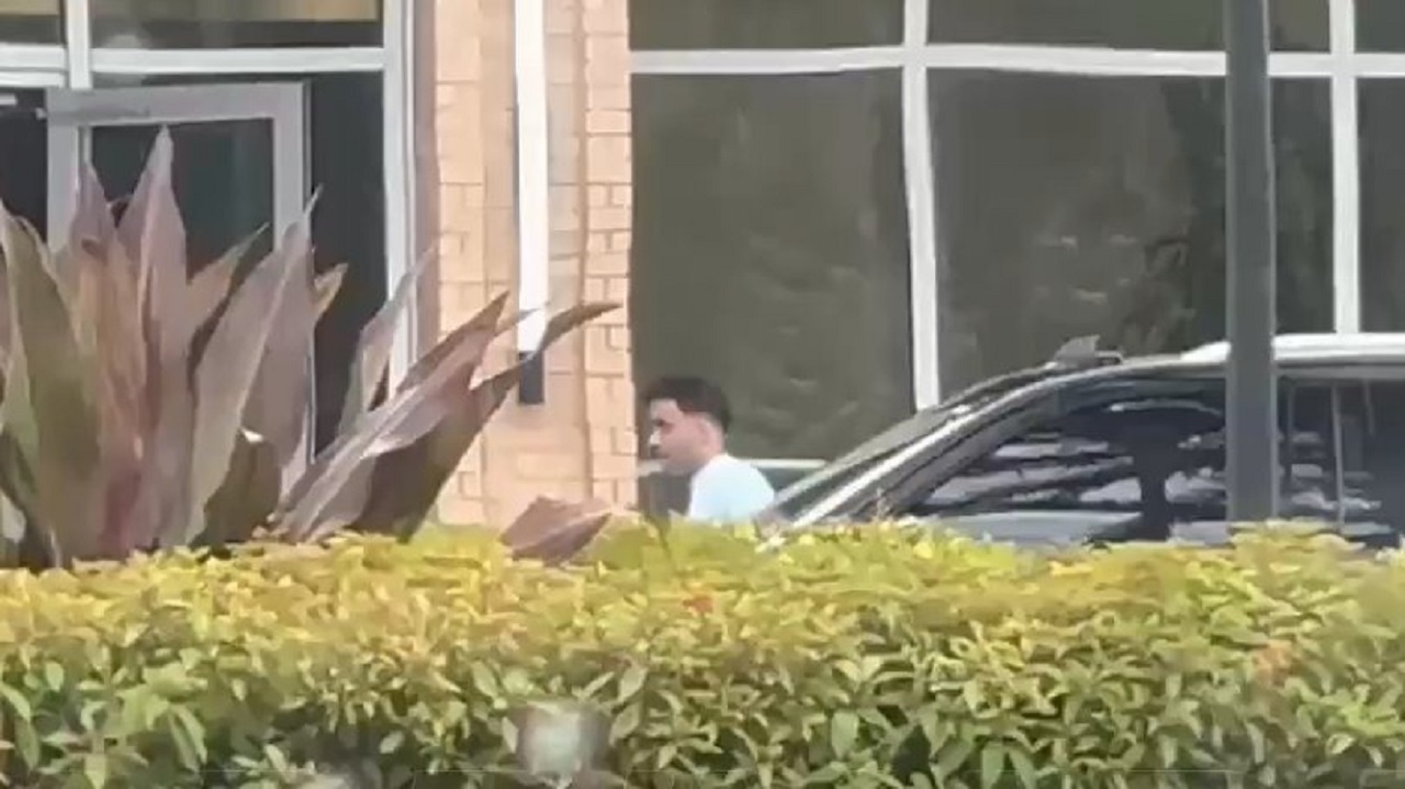 لحظة وصول عبدالرزاق حمدالله إلى مقر إقامة بعثة الهلال.. فيديو