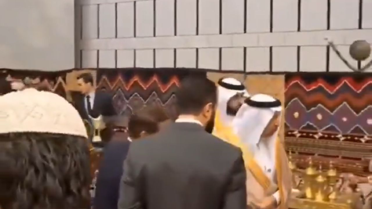 وزير الاستثمار يعلن عن استثمارات مشتركة مع سوريا خلال وجوده في قصر الشعب ..فيديو