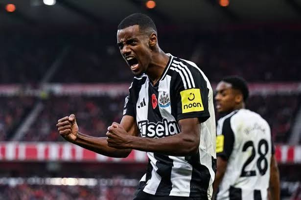 إيزاك يطلب 300 ألف جنيه إسترليني أسبوعيا لتجديد عقده مع نيوكاسل