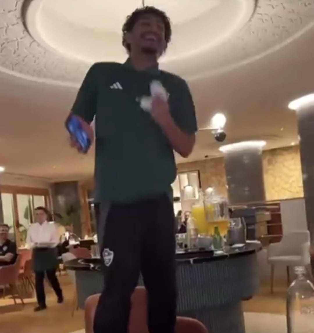 ضحكات محرز والعطار تشعل منصات التواصل.. فيديو