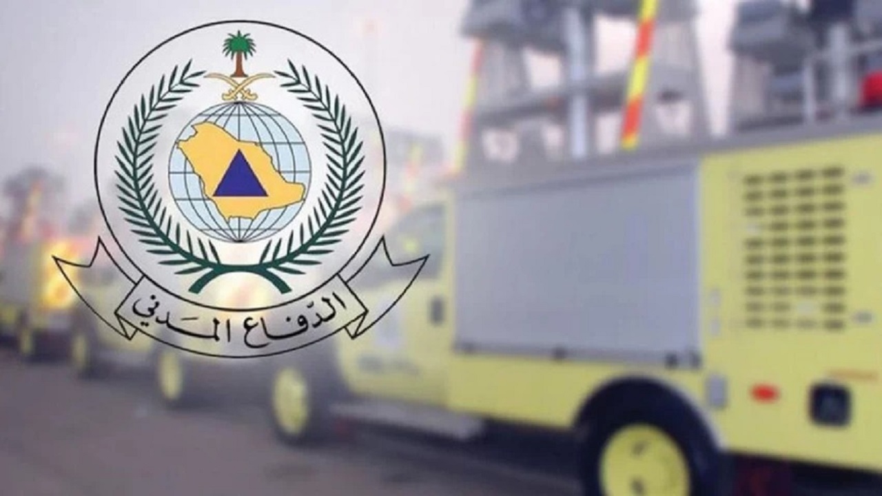 إخماد حريق في مخلفات بأرض مسوّرة بجدة