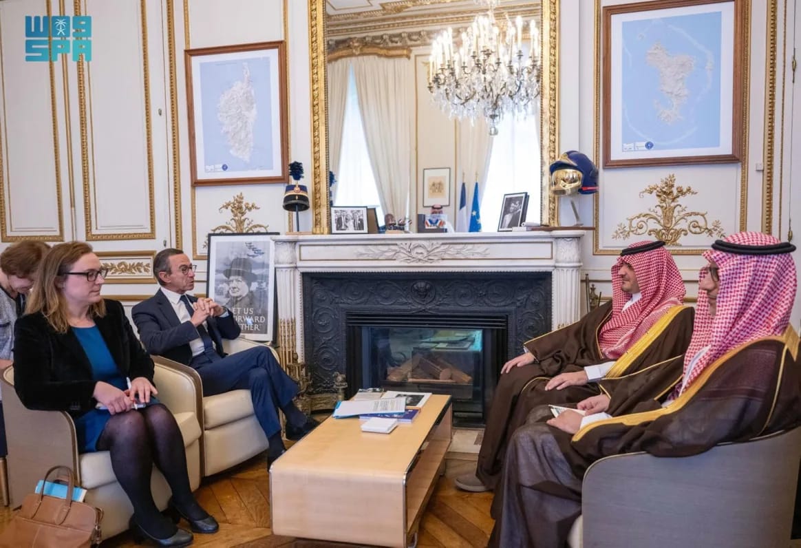 وزير الداخلية يبحث تعزيز التعاون الأمني مع نظيره الفرنسي في باريس .. صور