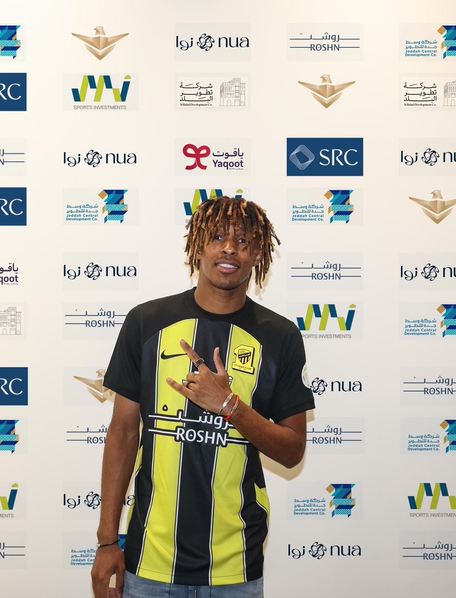 فواز الصقور يرفض الإعارة ويتمسك بالرحيل النهائي