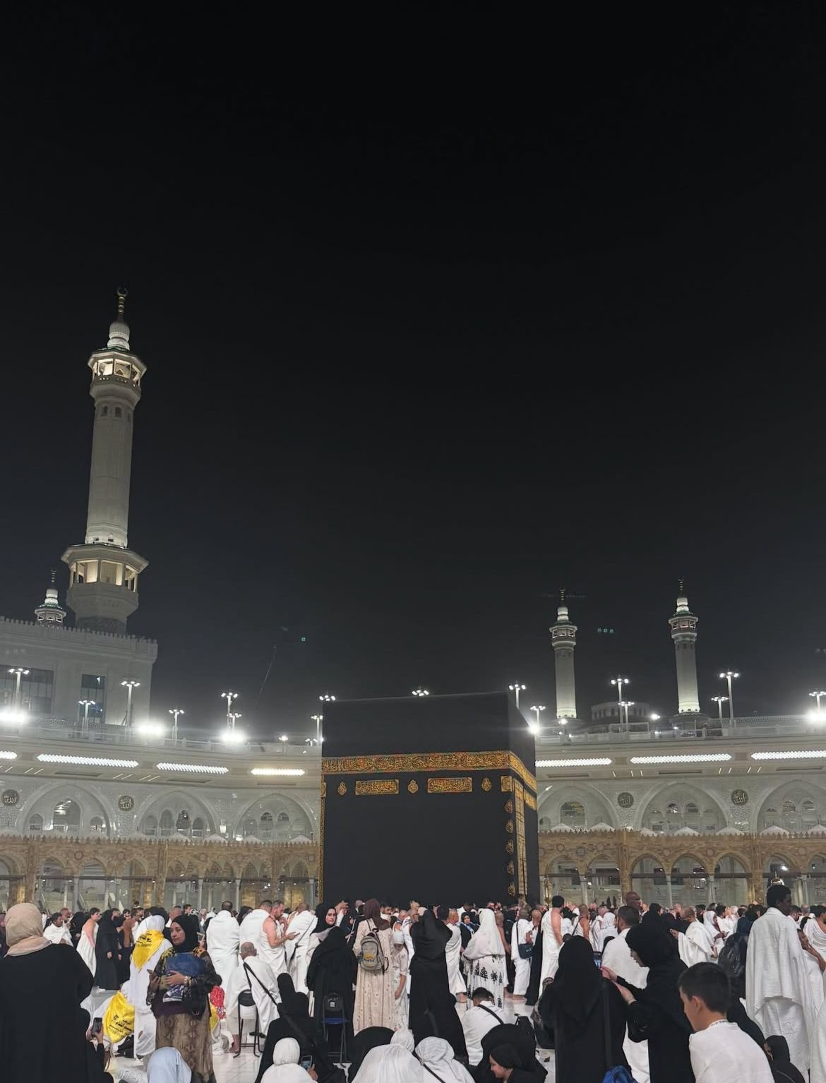 تمبكتي يؤدي العمرة قبل انطلاق معسكر الهلال الخارجي