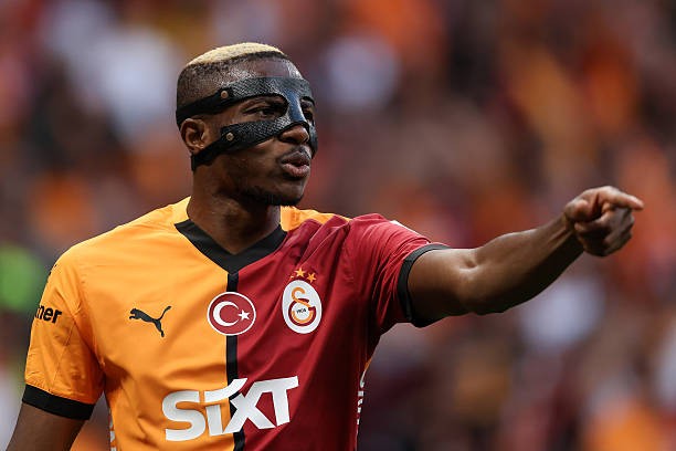 نابولي يرفض عرض غلطة سراي لضم أوسيمين