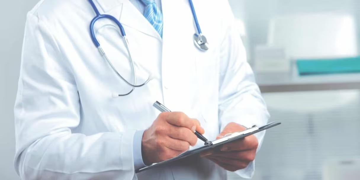 طبيب يبتز طليقته بمحتوى جنـسـي