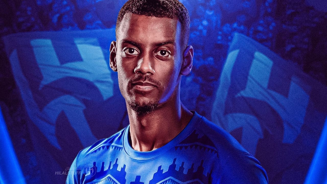 الهلال يقترب من صفقة إيزاك بدعم من الأمير الوليد بن طلال