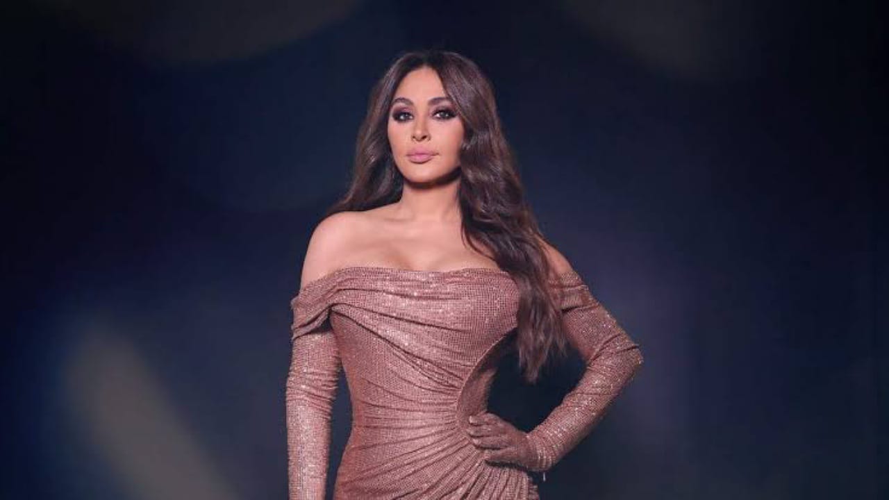 إليسا تخطف الأنظار برقصة الدبكة في زفاف نجل إيلي صعب.. فيديو