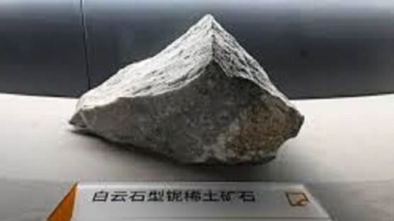 الصين تكتشف معدناً أرضياً نادراً جديداً يعزز تفوقها في سوق الموارد الاستراتيجية