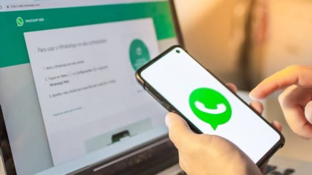 واتساب يغير استراتيجيته على ويندوز: أداء أبطأ وتصميم غير مألوف