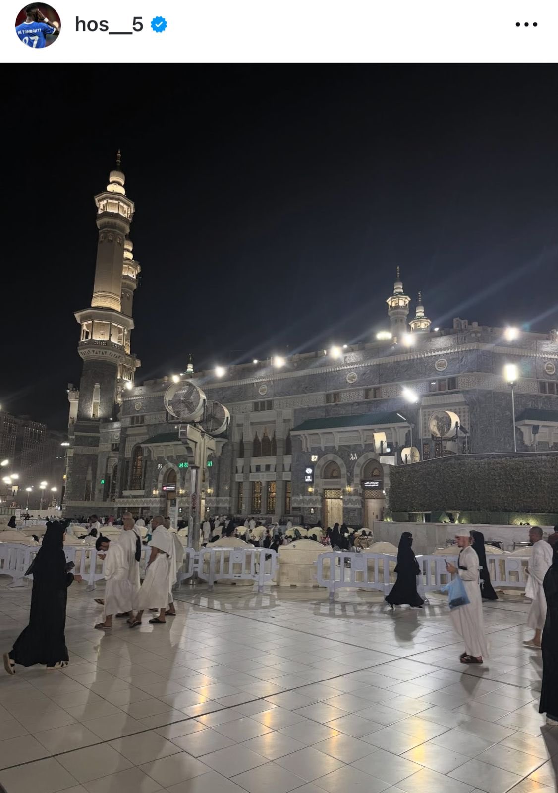 تمبكتي يؤدي العمرة قبل انطلاق معسكر الهلال الخارجي