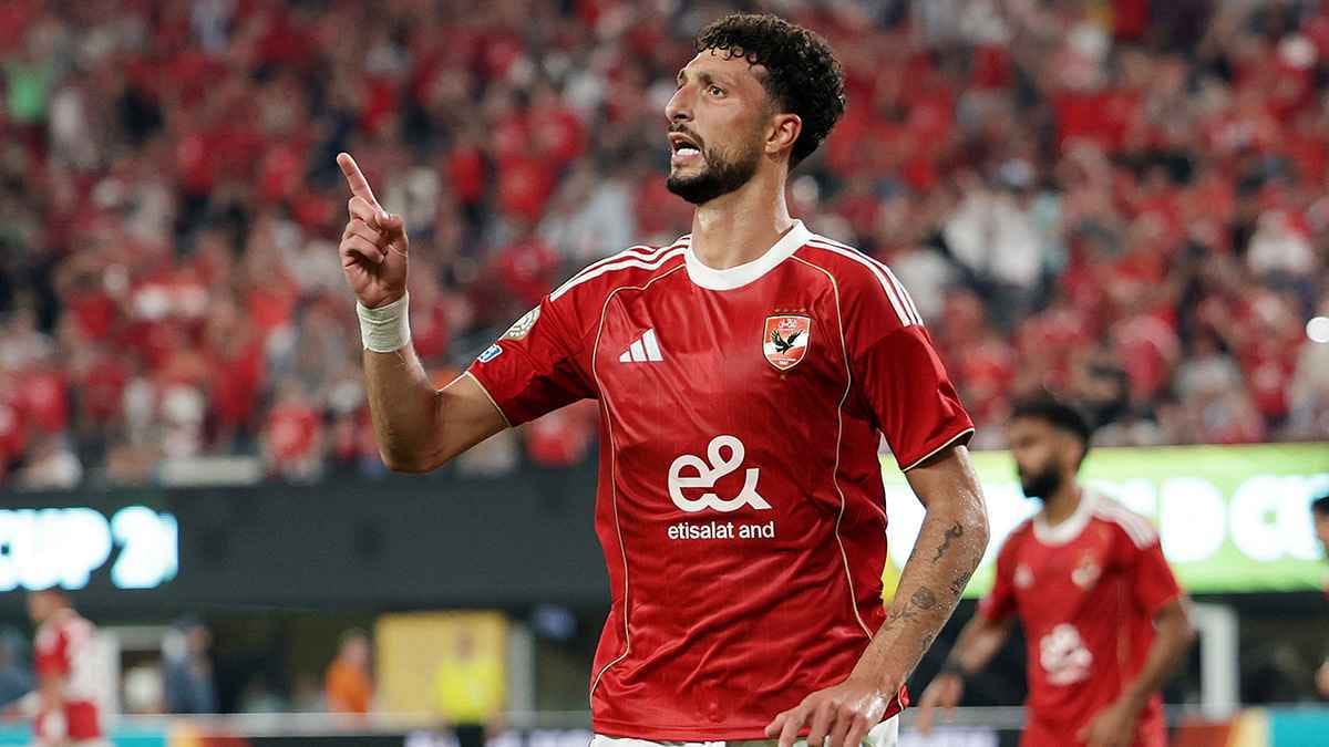 الأهلي المصري يحدد شروط رحيل نجمه