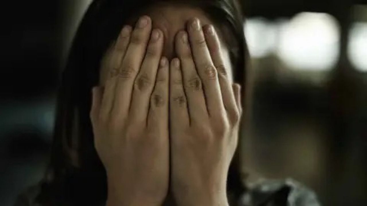 زوج يفقأ عين زوجته إثر شجار بينهما