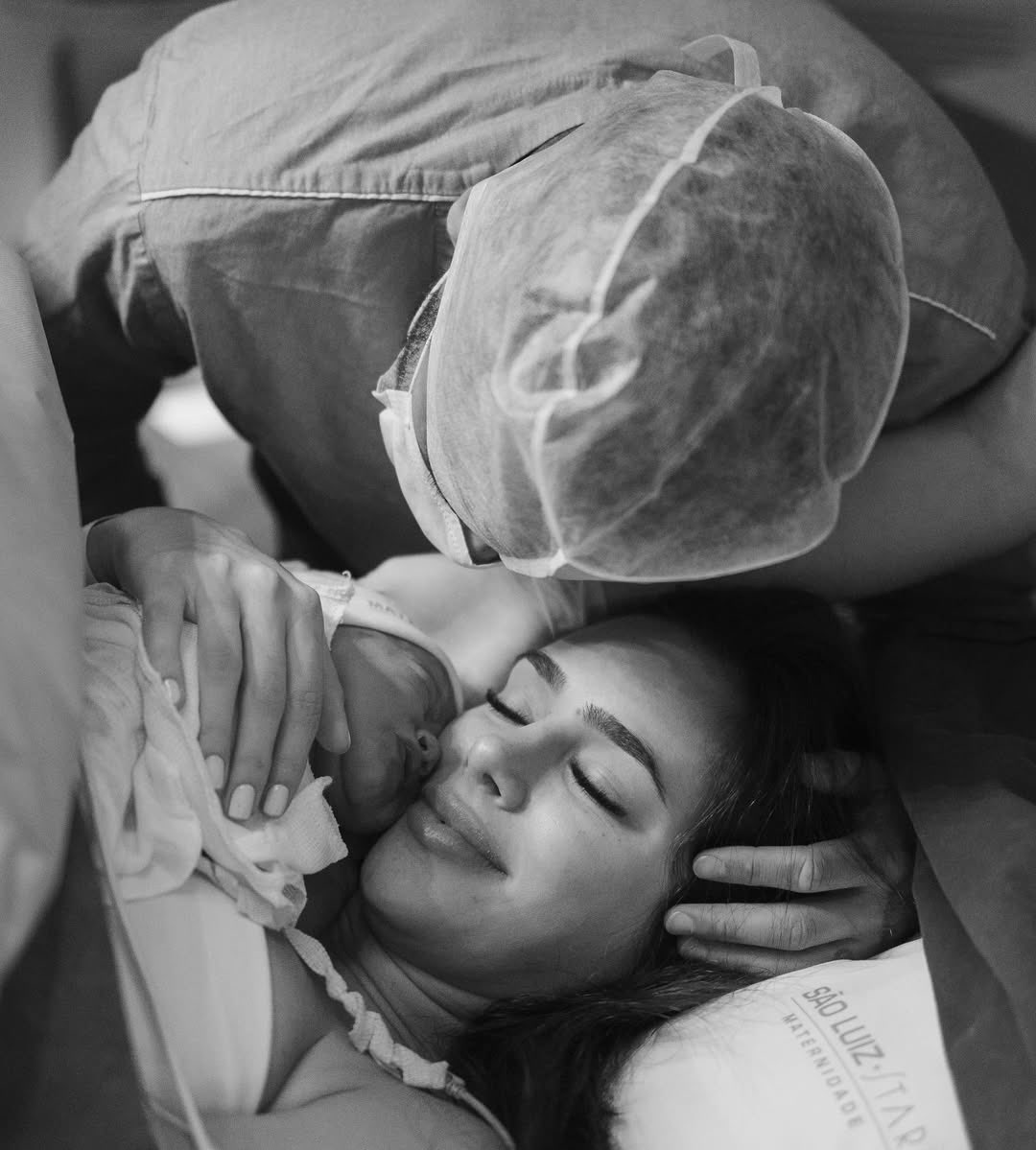 نيمار وبرونا بيانكاردي يستقبلان مولودتهما الجديدة ميل .. صور